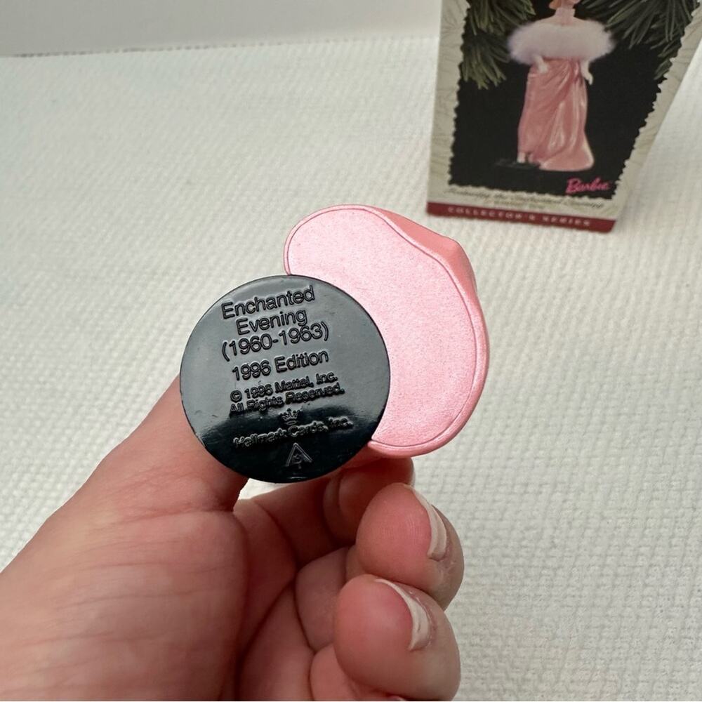 Hallmark Keepsake Ornament ~ Barbie Featuring the Enchanted Evening 1996 - Picture 10 of 10